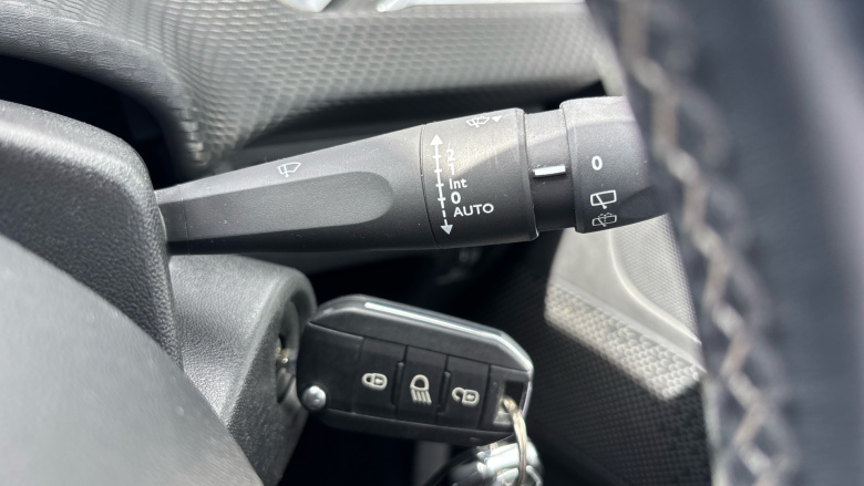 Peugeot 2008 1.6 BlueHDi 100 Allure 5dr [Start Stop] Diesel Estate